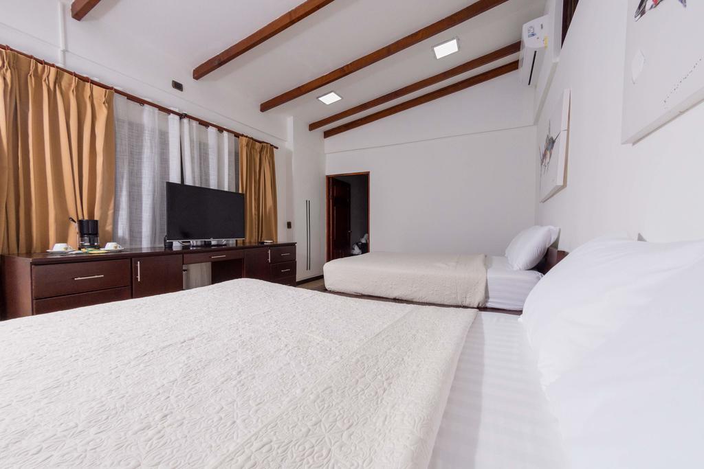 Cafe De Playa Beach Front Hotel 科克 外观 照片